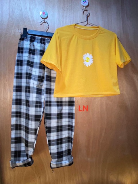 Sét áo croptop hoa cúc + quần kẻ LN12