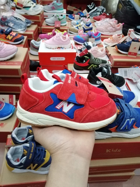 Giày thể thao siêu nhẹ size 26