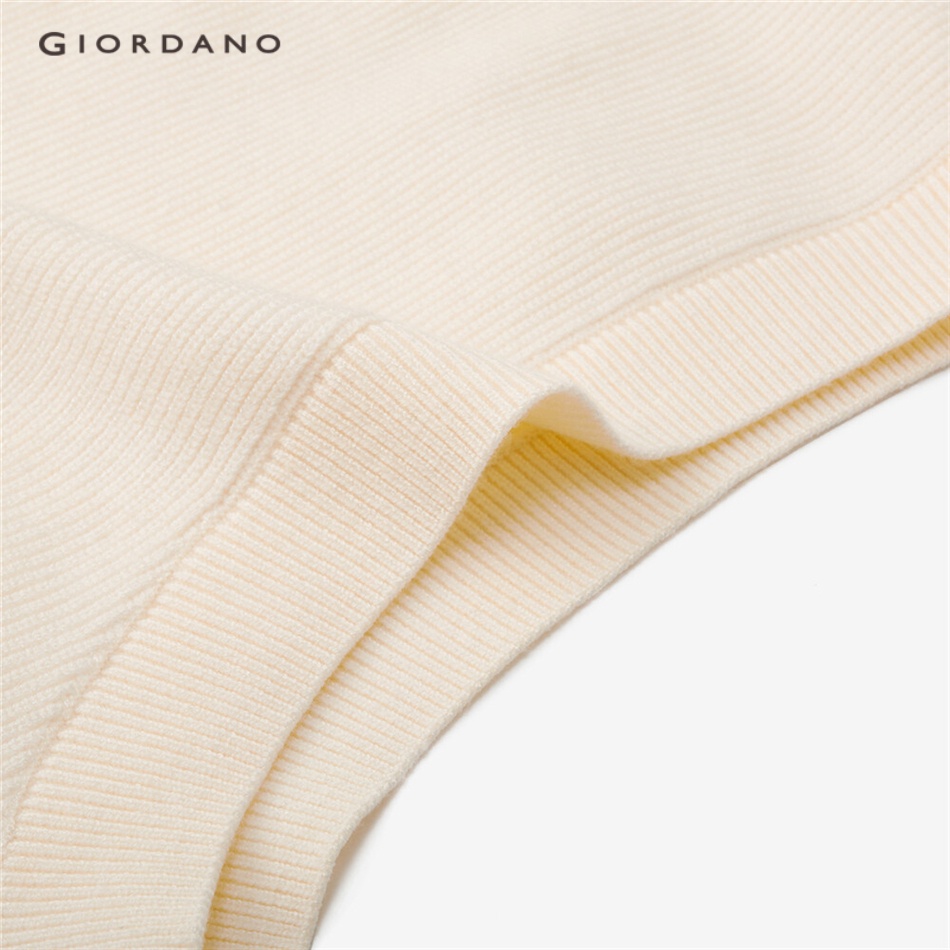 Áo len chui đầu GIORDANO 05352856 kích thước lớn cổ chữ V phối vest dành cho nữ