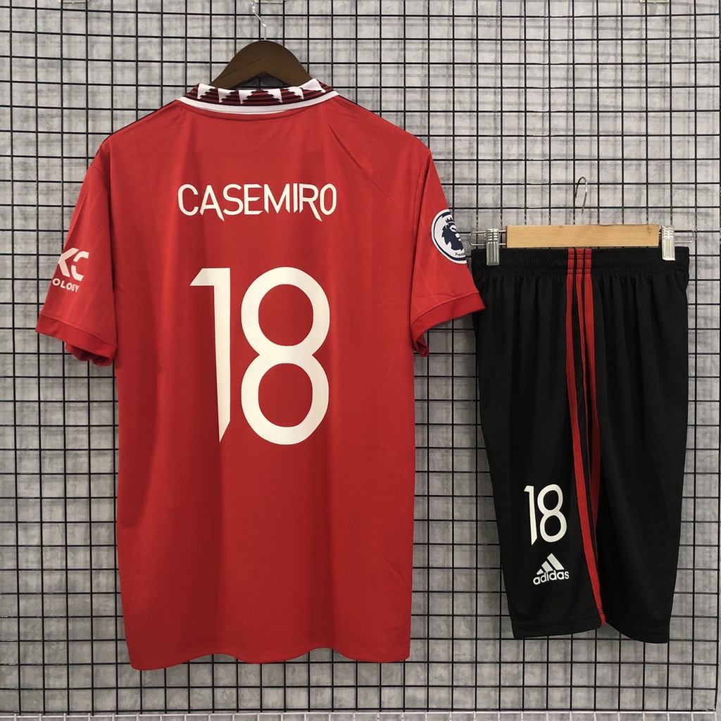 Bộ quần áo in tên CASEMIRO MU đỏ sân nhà quần đen 2023 font MU