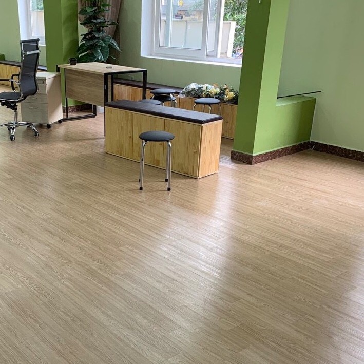 Sàn nhựa giả gỗ tự dán