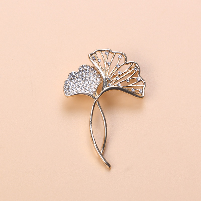 Trâm Cài Áo Khoác Cardigan Hình Bướm Lá Ginkgo Cao Cấp Thời Trang Cho Nữ