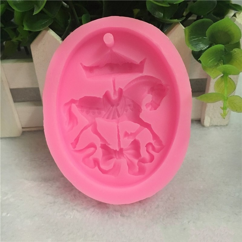 Khuôn Silicone Làm Bánh Tạo Hình Ngựa Gỗ Độc Đáo Tiện Dụng