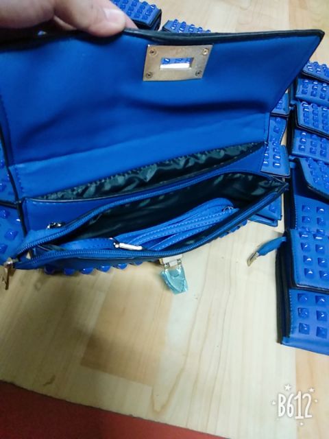 Ví Dài Nạm Đinh Cá Tính (Có quai đeo) | BigBuy360 - bigbuy360.vn