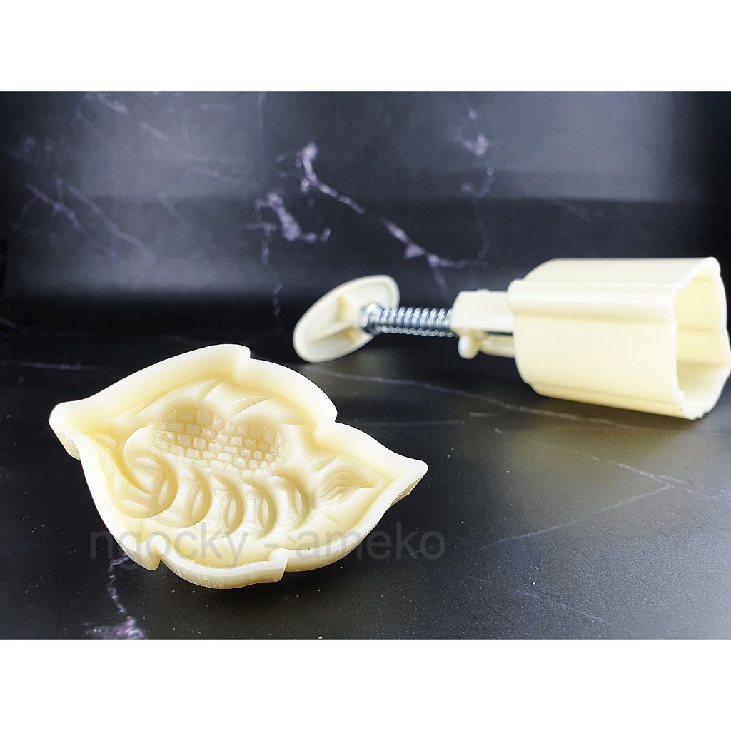 NQ75-868 - KHUÔN LÒ XO BÁNH TRUNG THU / BÁNH DỨA  HÌNH LÁ THẦN TÀI