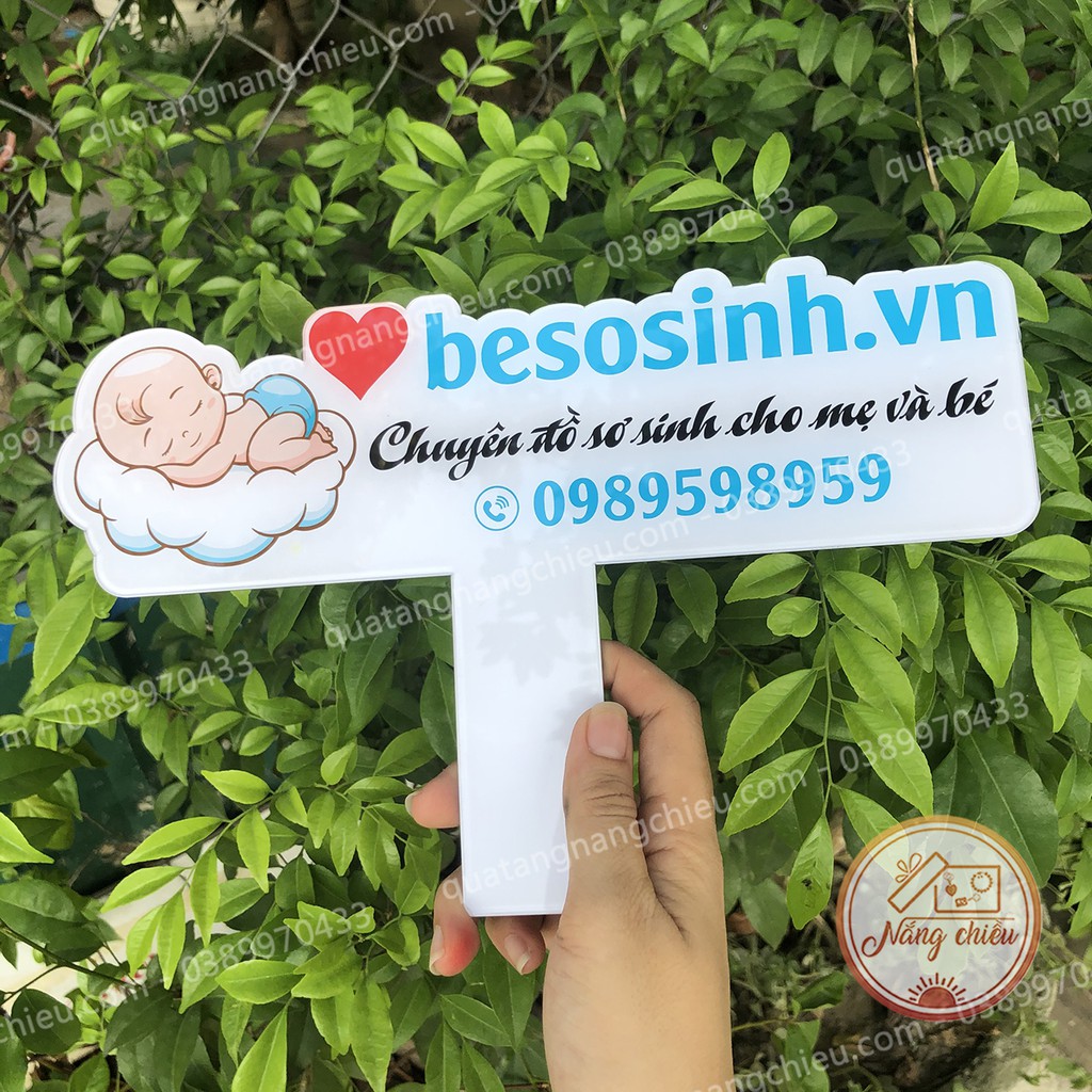 Bảng hiệu cầm tay đạo cụ chụp hình _ bảng hiệu giá rẻ_ bảng hiệu mica