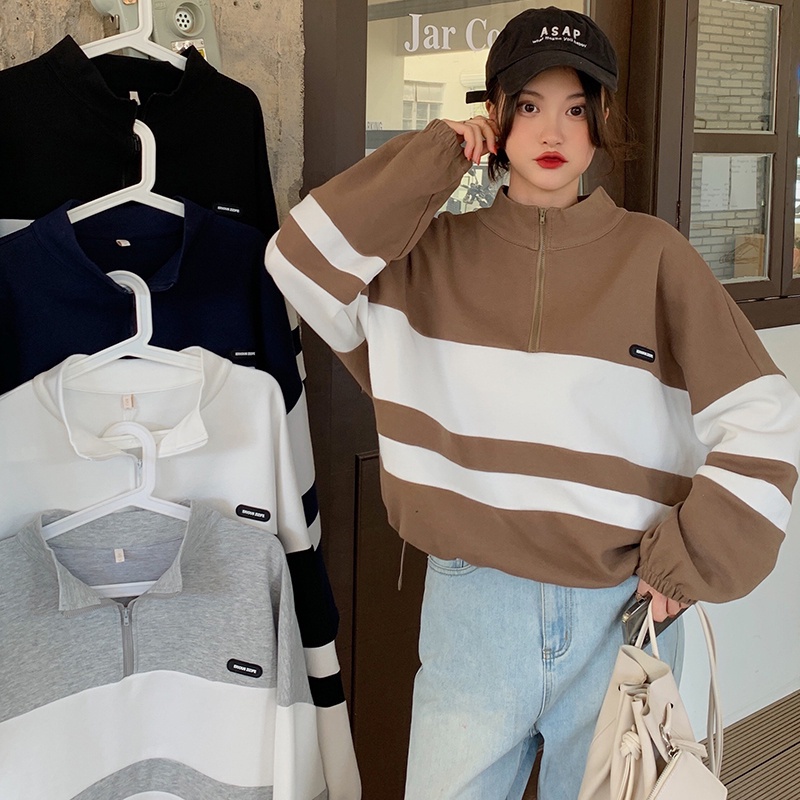 Áo sweatshirt tay dài dáng rộng kẻ sọc phối khóa kéo nửa thân