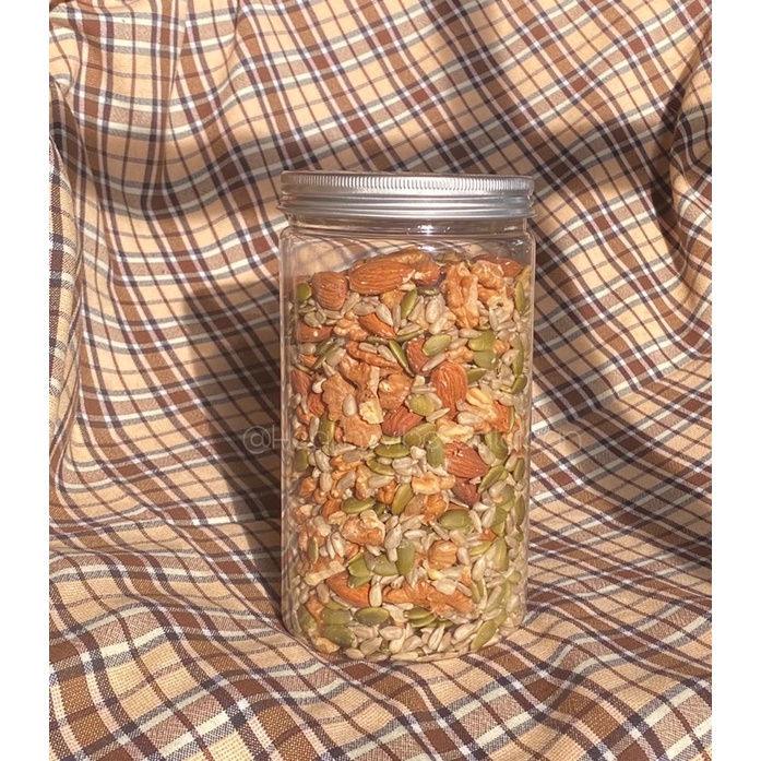 500gr Hạt mix dinh dưỡng Mixed Nuts. Hỗn hợp các loại hạt (Óc chó, hạnh nhân, hướng dương & Bí xanh) được rang mộc.