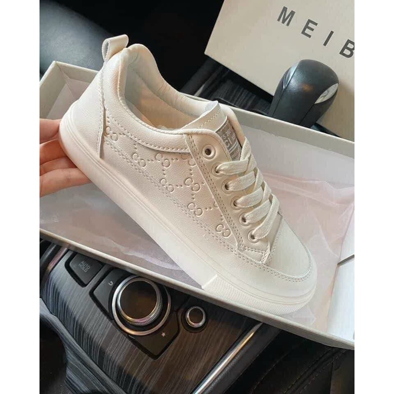 Giày sneaker GG đế bằng chữ dập chìm