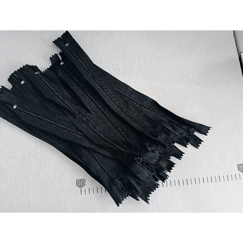 Dây kéo quần tây 18cm.