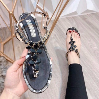 Sandal xỏ ngón đá