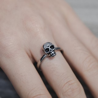 Nhẫn bạc mặt đầu lâu