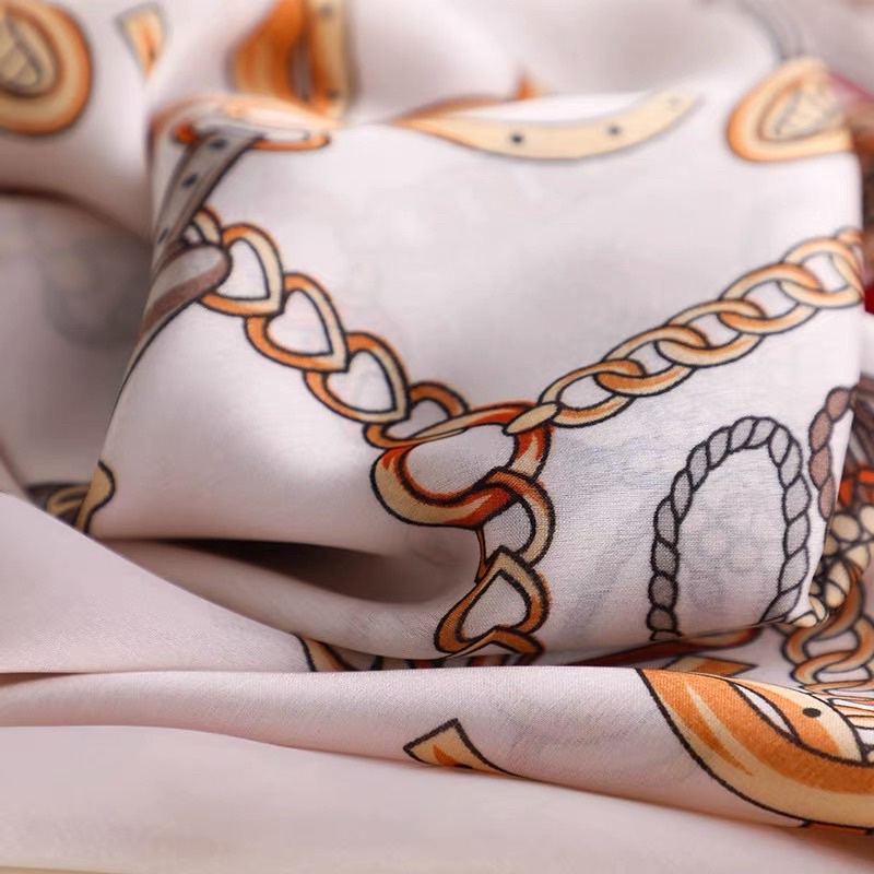 Khăn choàng cổ lụa in hoa văn dây xích cao cấp size 90x180cm - Maben