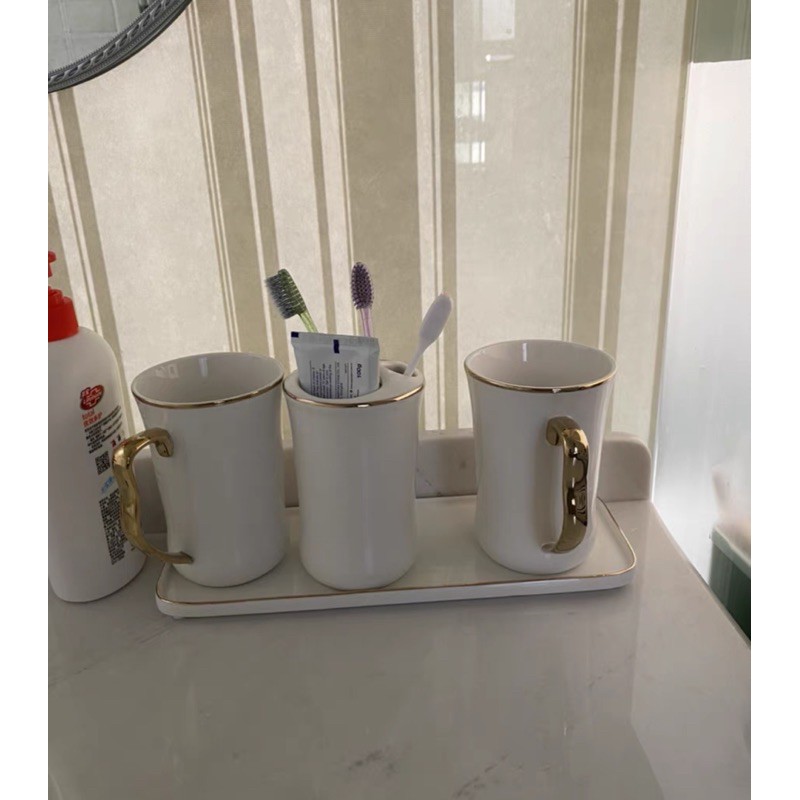 Bộ đồ dùng nhà tắm sứ trắng viền vàng cao cấp
