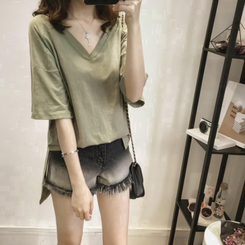 Áo thun tay ngắn cổ tim dáng rộng màu trơn cho nữ