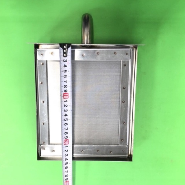 Bộ khay và lưới lọc máy ép mía 19x23cm.