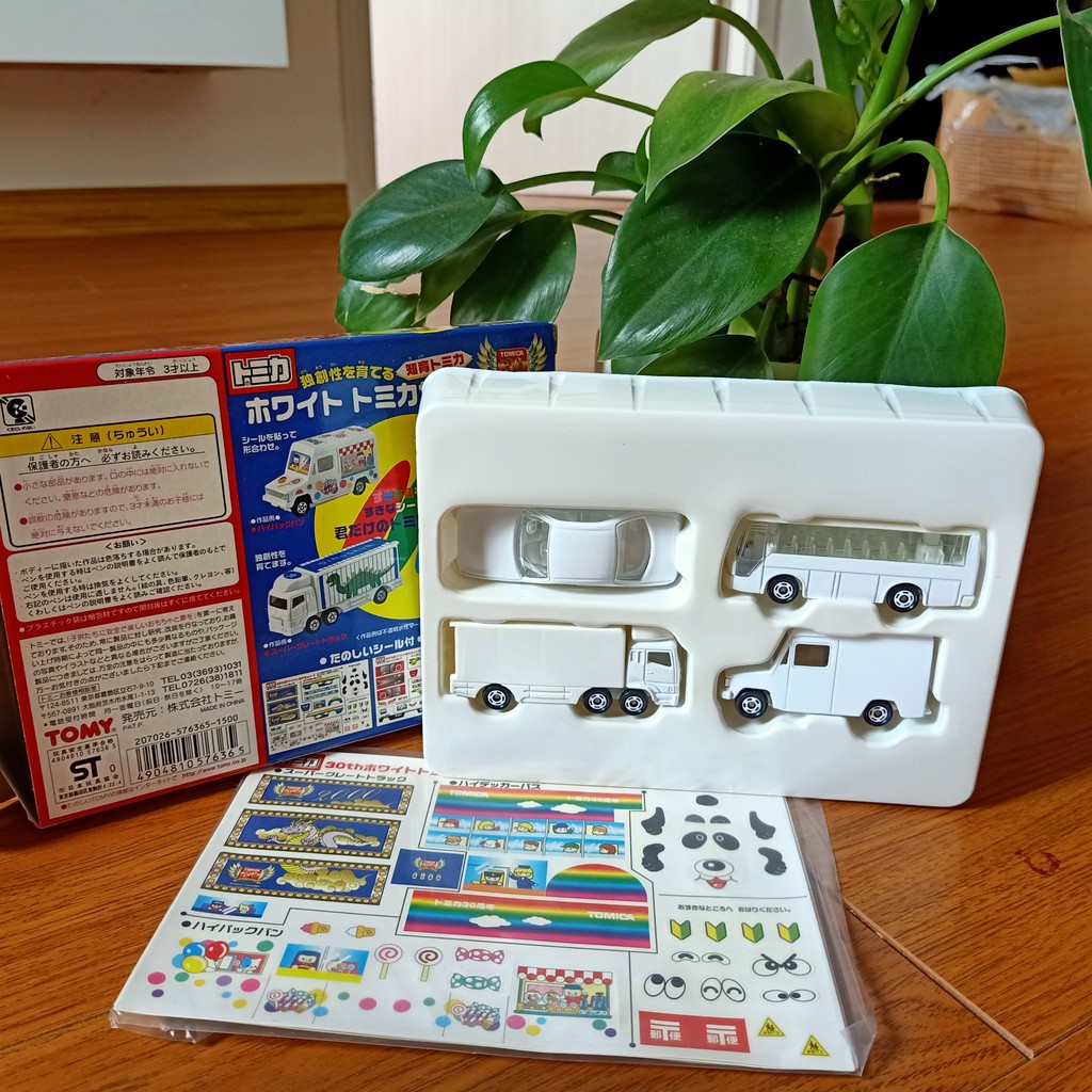 Bộ 4 xe ô tô Tomica 30th  có bộ tem đặc sắc - thoả sức sáng tạo - dùng cho cả các xe khác ngoài set