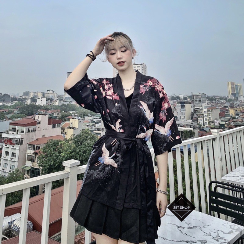 Áo kimono chim và hoa anh đào