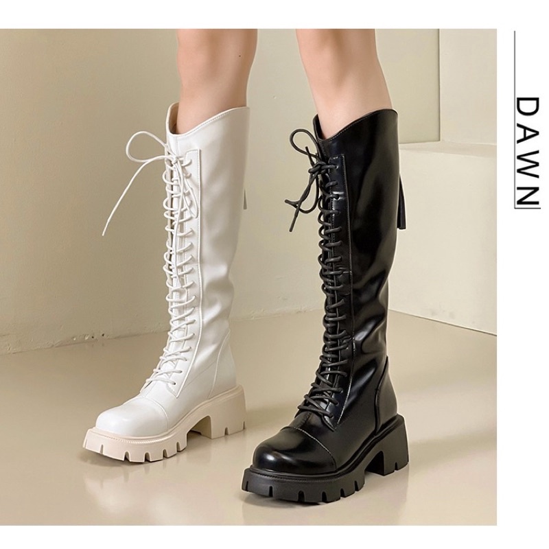 Boots martin nữ cổ V cao dưới đầu gối đan dây da mềm ôm chân đế răng cưa cao 5cm có khoá kéo