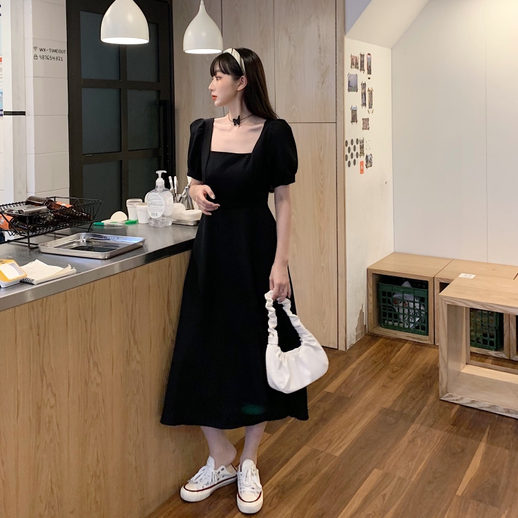 Đầm Đen Dáng Dài Qua Gối Cổ Vuông Phong Cách Thời Trang Pháp