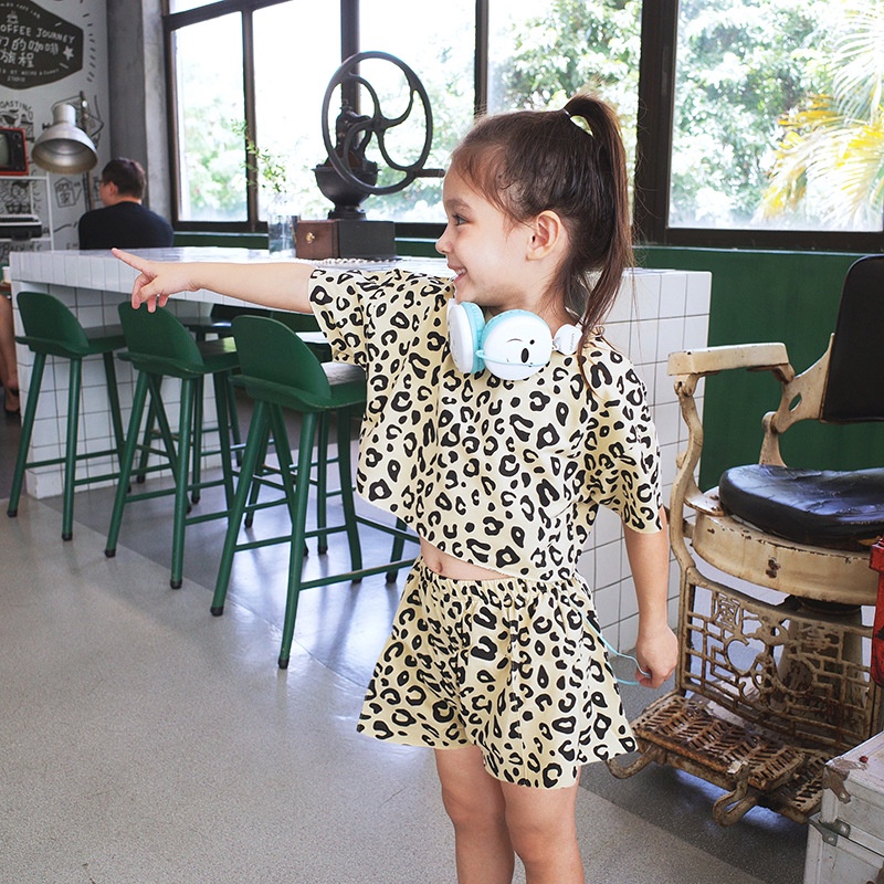 Set áo tay ngắn + quần chất cotton mềm thoáng khí in họa tiết da báo thời trang mùa hè xinh xắn dành cho bé gái