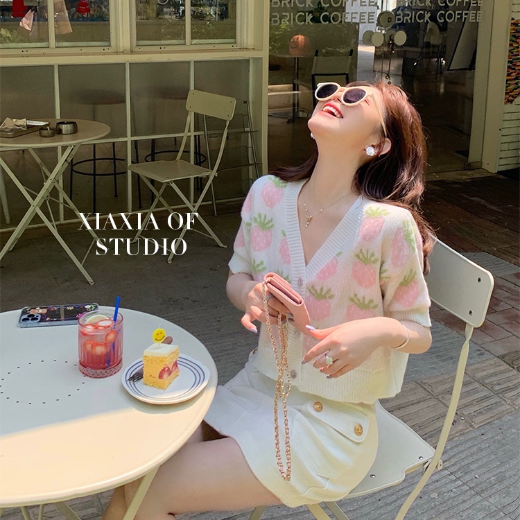 Áo Dệt Kim Tay Ngắn Cổ Chữ V In Hình Quả Dâu Dễ Thương Cho Nữ