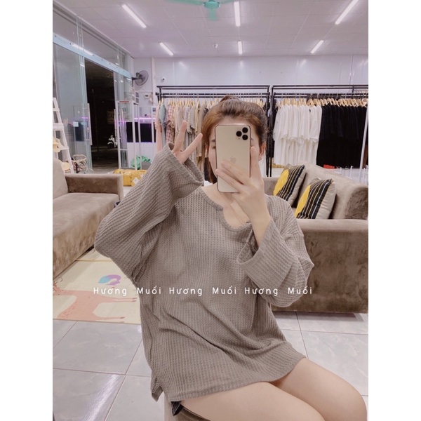 Áo pull trơn vintage cổ V xẻ lạ mắt tag youmi - áo oversize hàng QC loại 1
