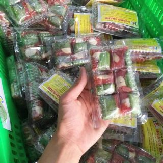 Nem chua tỏi ớt lai vung