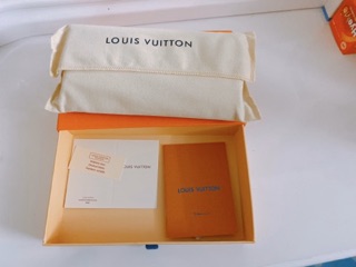 Ví Louis Vuitton (hàng siêu cấp)