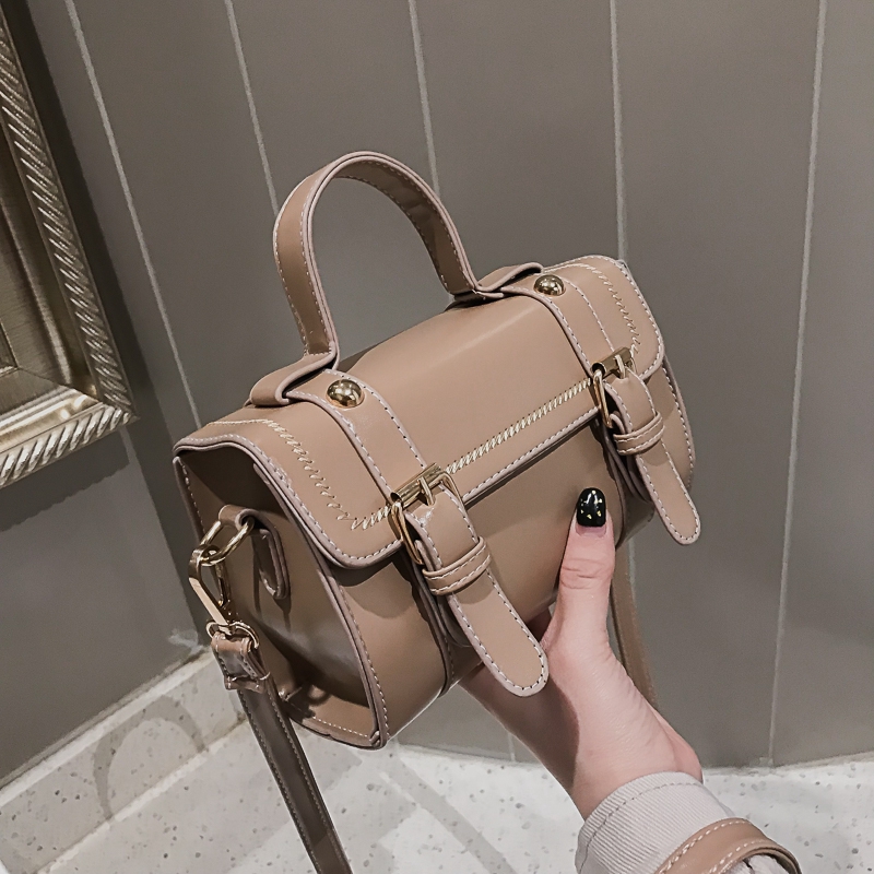 Túi đeo vai màu sắc xinh xắn phong cách cổ điển cho nữ