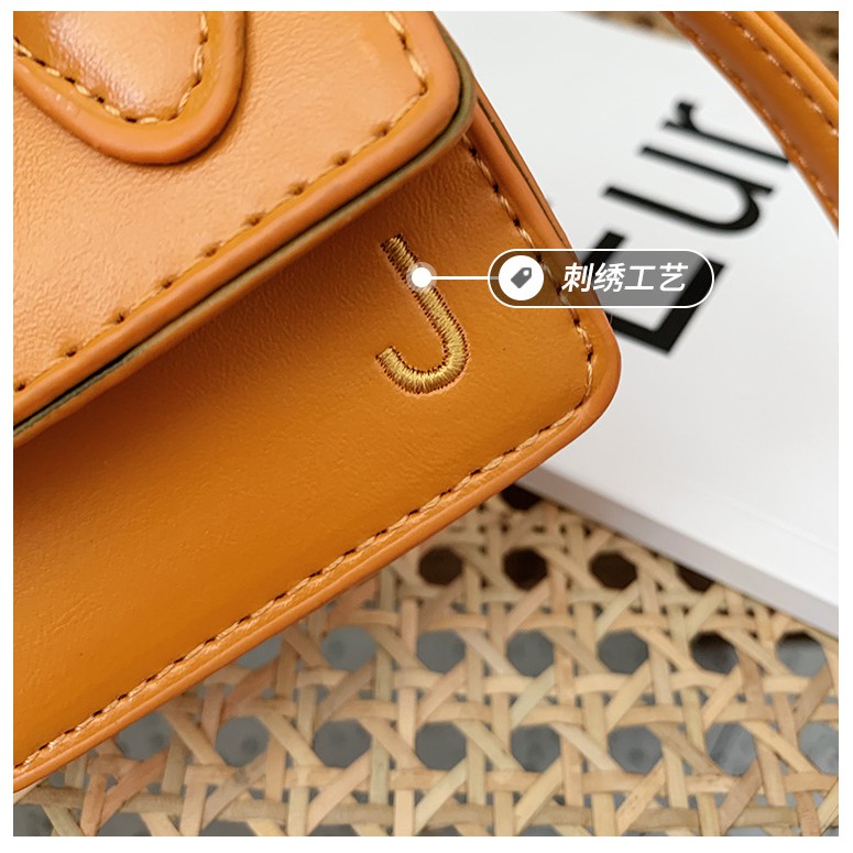 Túi đeo chéo JACQUEMUS kiểu dáng mini độc đáo