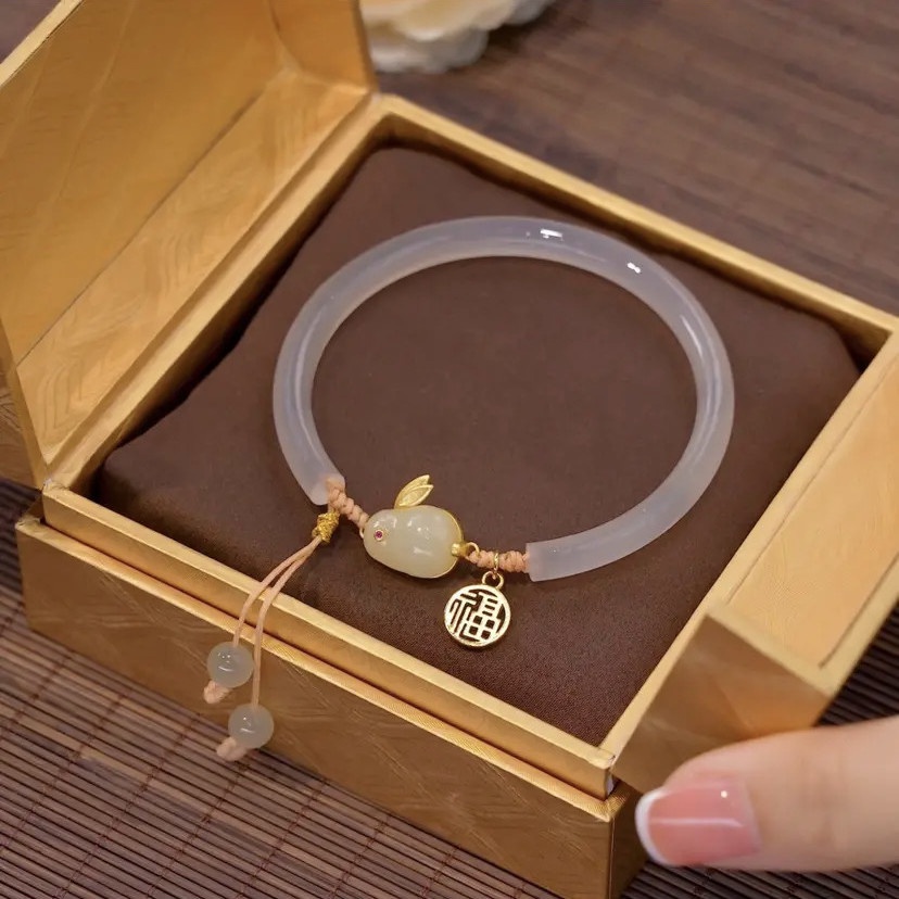 Vòng Tay Ngọc Bích Phối Họa Tiết Thỏ Xinh Xắn 08.02