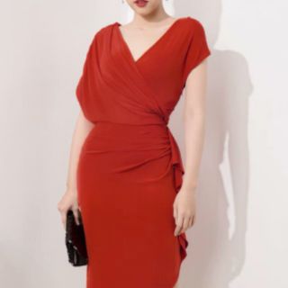 Đầm body cổ V tay Xoắn