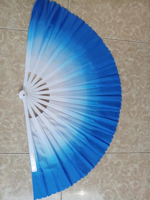 Quạt múa nhựa