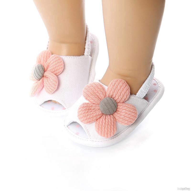 Giày xăng đan đế mềm đính hoa phong cách mùa hè cho bé gái