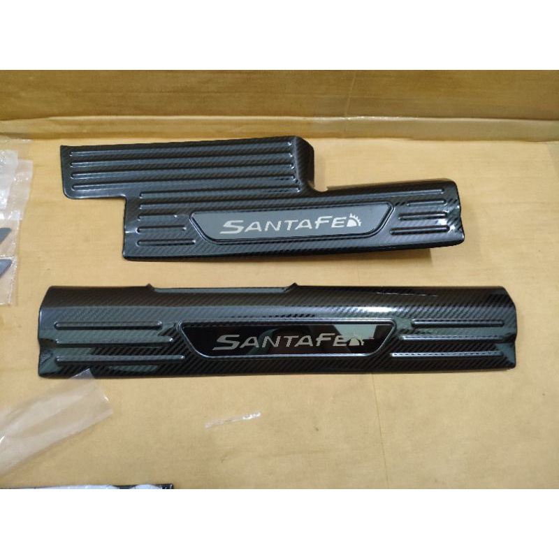 Ốp bậc cửa trong ngoài Santafe 2019-2021 vân cacbon cao cấp - hàng cao cấp