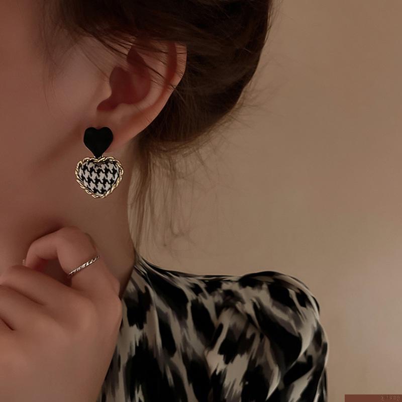 Đôi khuyên tai hình trái tim thời trang cho nữ