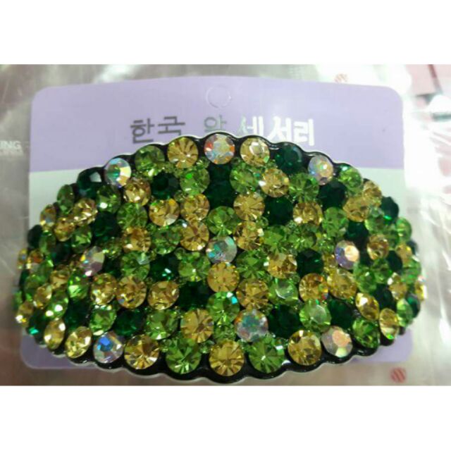 Kẹp tóc đính đá. Giá 250k