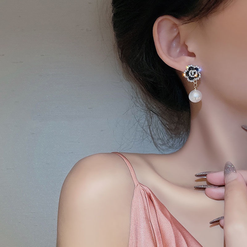 Khuyên Tai Hoa Trà Đính Đá Và Ngọc Trai Thời Trang