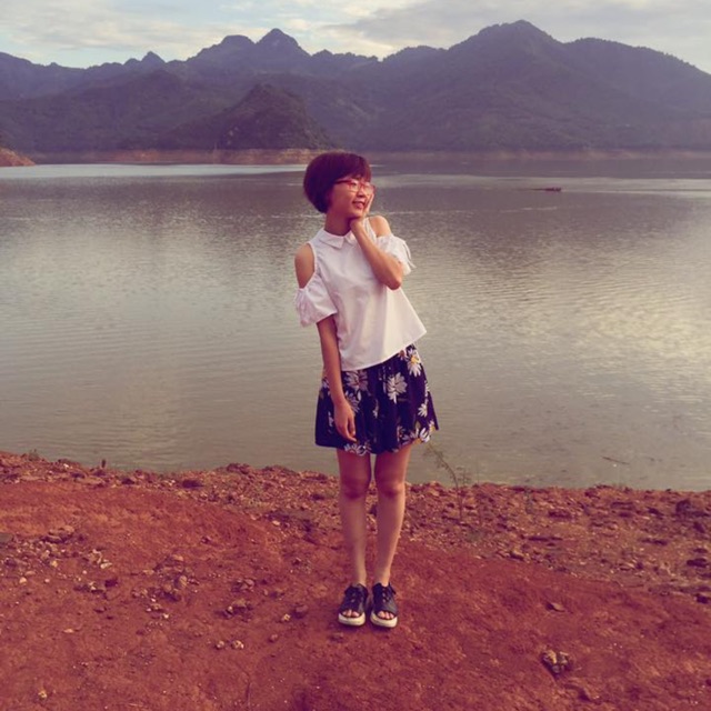 Áo sơ mi trắng khoét vai Zara