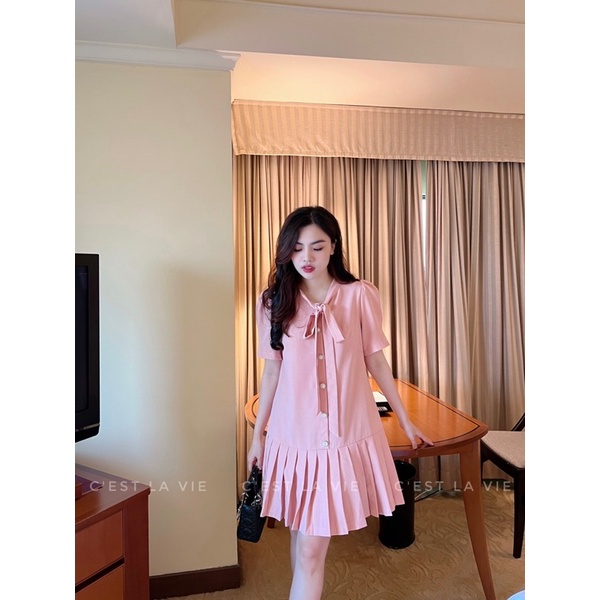 Váy mini cúc trai nơ cổ xếp li C'est la vie