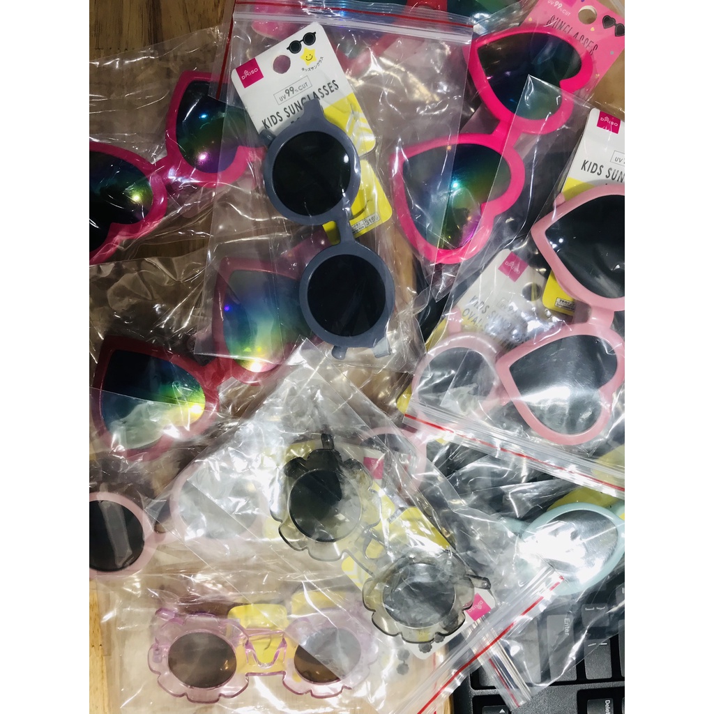 Kính râm trẻ em DAISO  made in: JAPAN