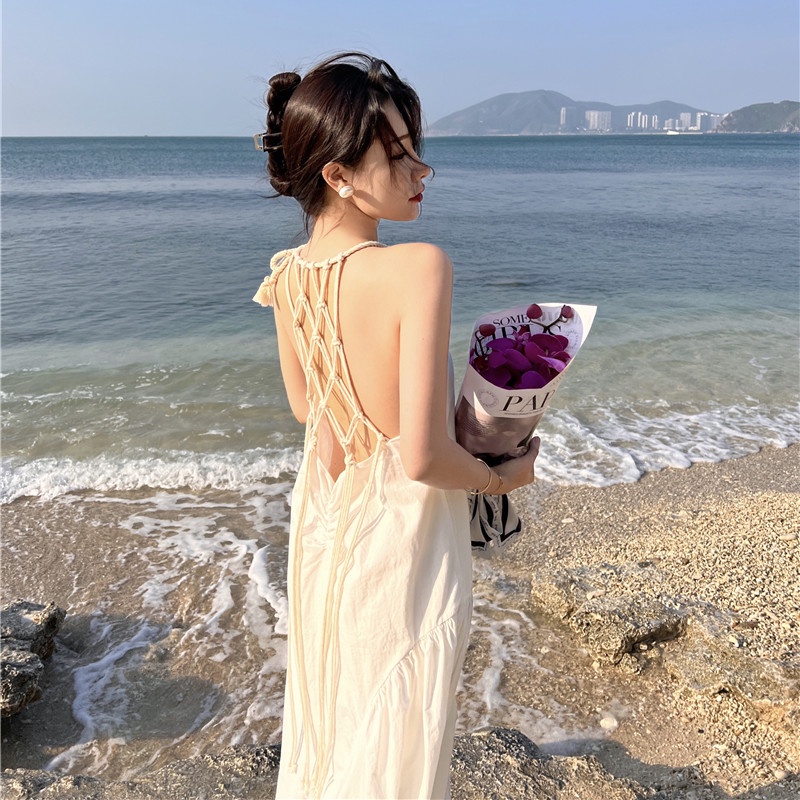 (HÀNG SẴN) Váy cổ yếm hở lưng đan móc dây xòe dài style kiểu Pháp đi biển sang trọng (Hàng_mới_về)