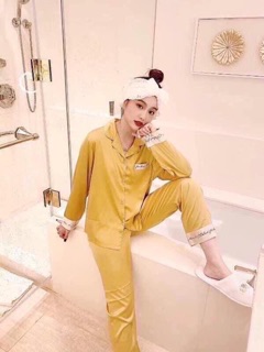 Bộ lụa viền chữ kí Quần+ áo dài B95