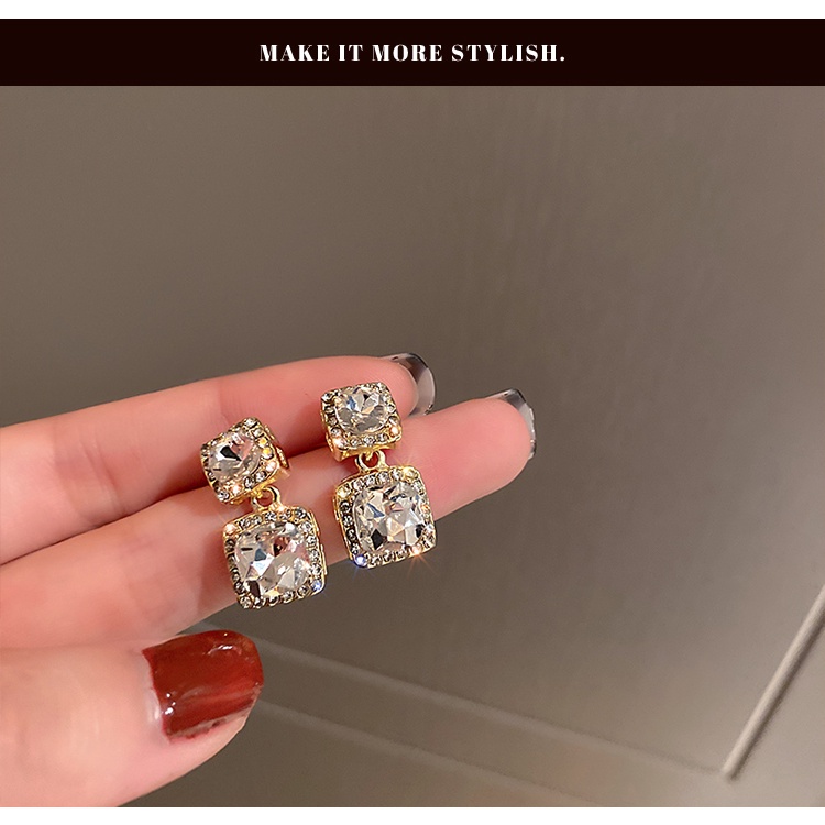 Khuyên Tai Hình Vuông Đính Đá Phong Cách Mới 2021 Dễ Phối Đồ Thời Trang Cá Tính Cho Nữ