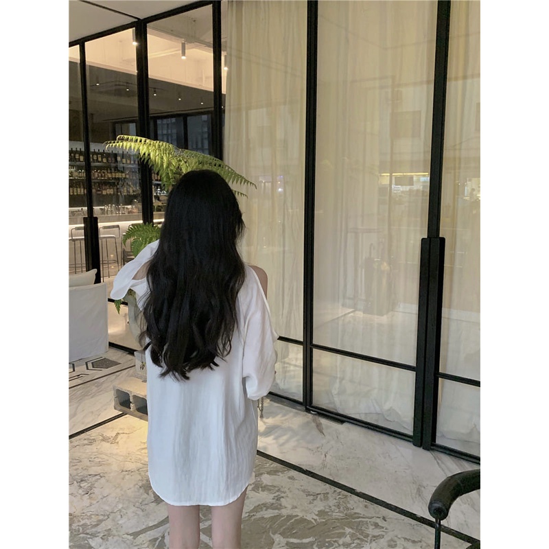 Áo sơ mi nữ trắng xẻ tay giấu quần dễ thương