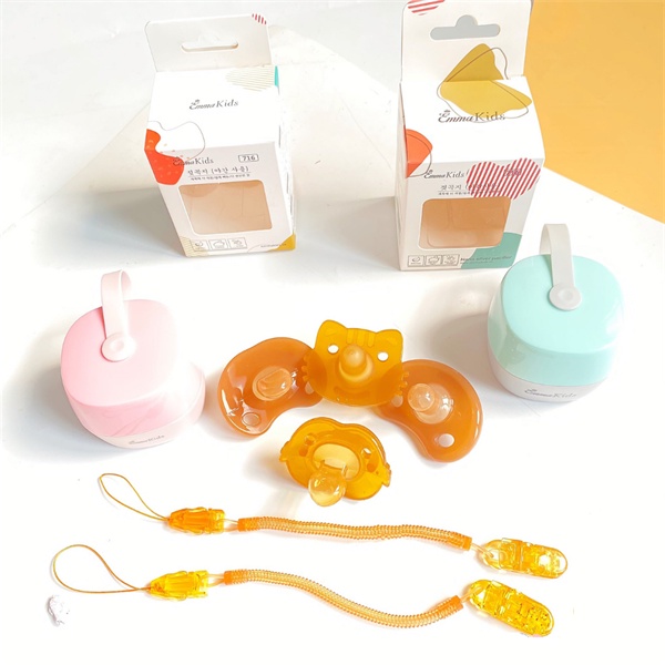 Hộp 2 ti giả nano bạc Emma Kids ngày và đêm cho bé, tặng kèm dây