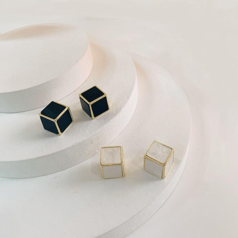 Khuyên Tai Hình Vuông Đơn Giản Phong Cách Vintage Dành Cho Nữ