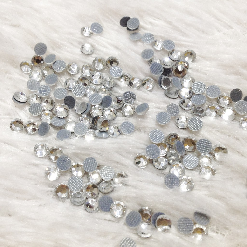 Đá xoàn ủi áo đính kết trang phục váy đầm