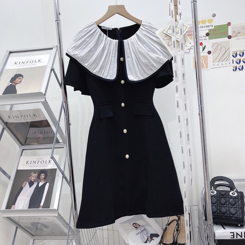 VÁY ĐEN CÚC NGỌC CỔ DẬP LY BÈO TRẮNG 2 SIZE